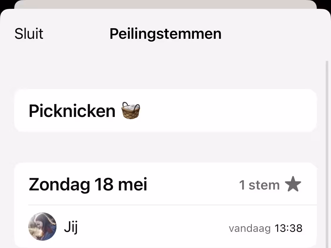Schermafbeelding van het overzicht van een datumprikker in WhatsApp op iOS